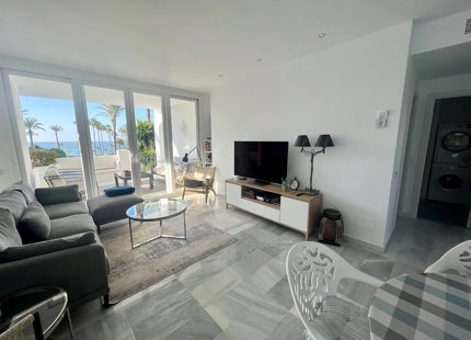 BONITO APARTAMENTO VACACIONAL EN ALCAZABA BEACH CON VISTAS AL MAR