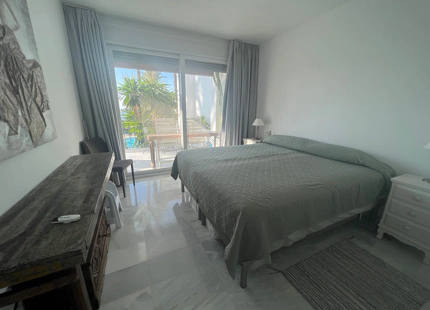 BONITO APARTAMENTO VACACIONAL EN ALCAZABA BEACH CON VISTAS AL MAR