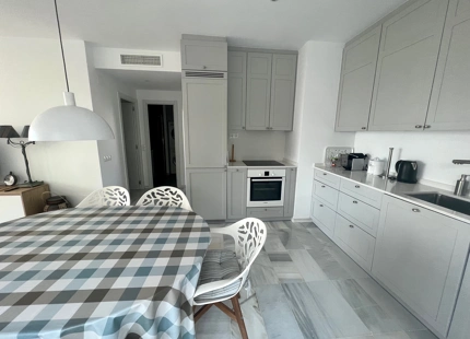 BONITO APARTAMENTO VACACIONAL EN ALCAZABA BEACH CON VISTAS AL MAR