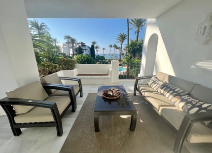 BONITO APARTAMENTO VACACIONAL EN ALCAZABA BEACH CON VISTAS AL MAR