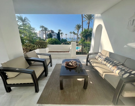 BEAUTIFUL HOLIDAY APARTMENT IN ALCAZABA BEACH WITH SEA VIEWS