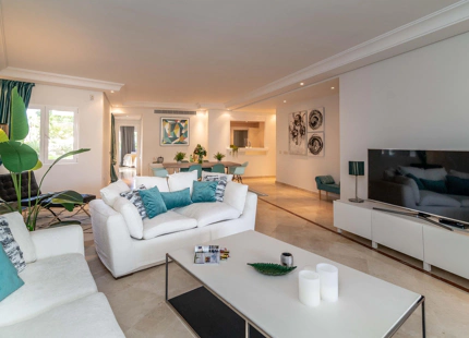 BONITO APARTAMENTO VACACIONAL EN PUERTO BANÚS