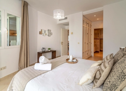 BONITO APARTAMENTO VACACIONAL EN PUERTO BANÚS