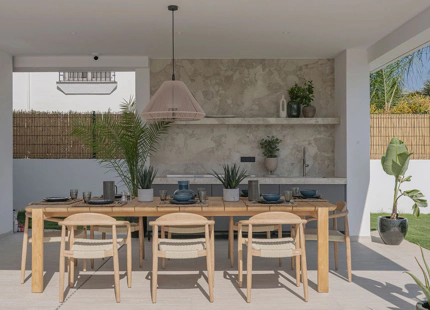 VILLA DE LUJO DE 4 DORMITORIOS CON IMPRESIONANTES ESPACIOS EXTERIORES EN MARBESA