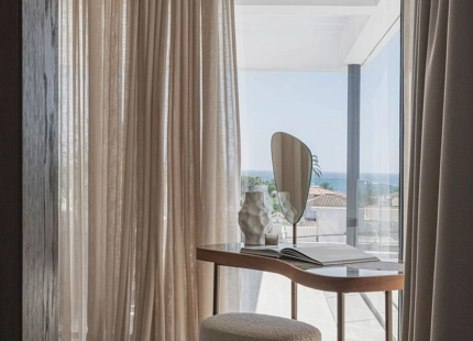 VILLA DE LUJO DE 4 DORMITORIOS CON IMPRESIONANTES ESPACIOS EXTERIORES EN MARBESA