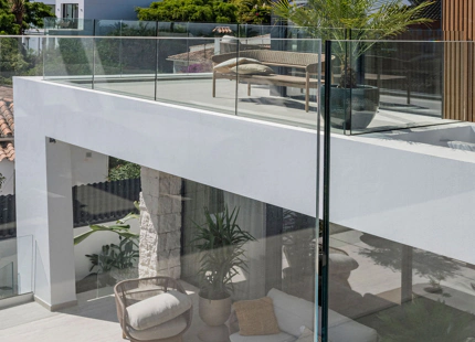 VILLA DE LUJO DE 4 DORMITORIOS CON IMPRESIONANTES ESPACIOS EXTERIORES EN MARBESA