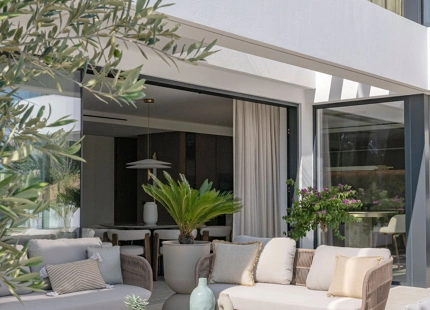 VILLA DE LUJO DE 4 DORMITORIOS CON IMPRESIONANTES ESPACIOS EXTERIORES EN MARBESA