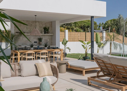VILLA DE LUJO DE 4 DORMITORIOS CON IMPRESIONANTES ESPACIOS EXTERIORES EN MARBESA