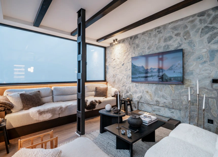 IMPRESIONANTE APARTAMENTO DE TRES DORMITORIOS EN LA ÚLTIMA PLANTA EN SIERRA NEVADA CON VISTAS EXCEPCIONALES A LA MONTAÑA