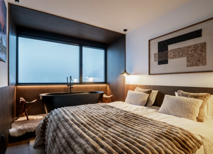 IMPRESIONANTE APARTAMENTO DE TRES DORMITORIOS EN LA ÚLTIMA PLANTA EN SIERRA NEVADA CON VISTAS EXCEPCIONALES A LA MONTAÑA