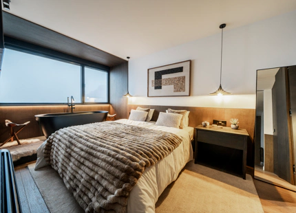 IMPRESIONANTE APARTAMENTO DE TRES DORMITORIOS EN LA ÚLTIMA PLANTA EN SIERRA NEVADA CON VISTAS EXCEPCIONALES A LA MONTAÑA