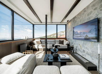 IMPRESIONANTE APARTAMENTO DE TRES DORMITORIOS EN LA ÚLTIMA PLANTA EN SIERRA NEVADA CON VISTAS EXCEPCIONALES A LA MONTAÑA