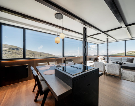 IMPRESIONANTE APARTAMENTO DE TRES DORMITORIOS EN LA ÚLTIMA PLANTA EN SIERRA NEVADA CON VISTAS EXCEPCIONALES A LA MONTAÑA