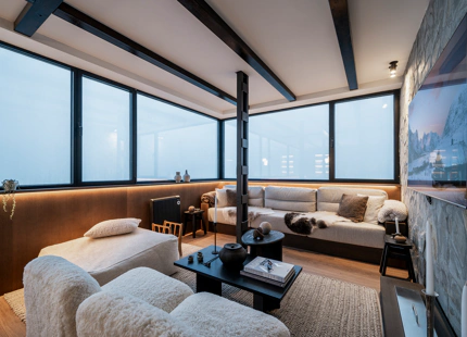 IMPRESIONANTE APARTAMENTO DE TRES DORMITORIOS EN LA ÚLTIMA PLANTA EN SIERRA NEVADA CON VISTAS EXCEPCIONALES A LA MONTAÑA