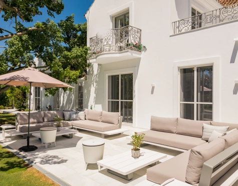 Villa for sale in La Cerquilla, Nueva Andalucia