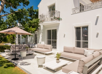ELEGANTE VILLA CONTEMPORÁNEA CON ACCESO DIRECTO AL GOLF EN LA CERQUILLA