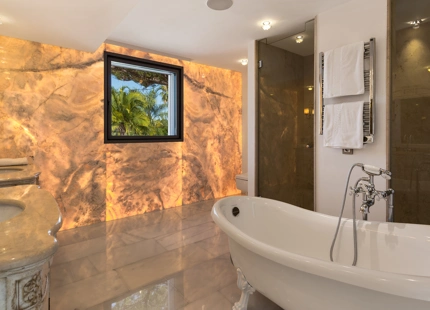 ELEGANTE VILLA CONTEMPORÁNEA CON ACCESO DIRECTO AL GOLF EN LA CERQUILLA