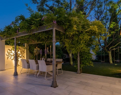Villa for sale in La Cerquilla, Nueva Andalucia