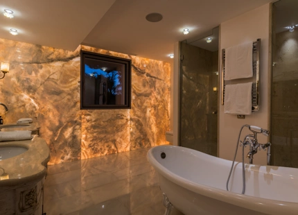 ELEGANTE VILLA CONTEMPORÁNEA CON ACCESO DIRECTO AL GOLF EN LA CERQUILLA