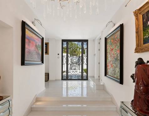 Villa for sale in La Cerquilla, Nueva Andalucia