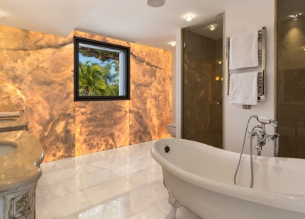 ELEGANTE VILLA CONTEMPORÁNEA CON ACCESO DIRECTO AL GOLF EN LA CERQUILLA