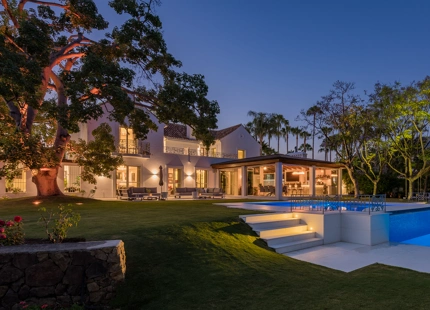 ELEGANTE VILLA CONTEMPORÁNEA CON ACCESO DIRECTO AL GOLF EN LA CERQUILLA