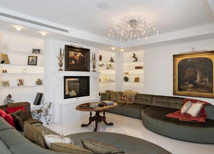 ELEGANTE VILLA CONTEMPORÁNEA CON ACCESO DIRECTO AL GOLF EN LA CERQUILLA