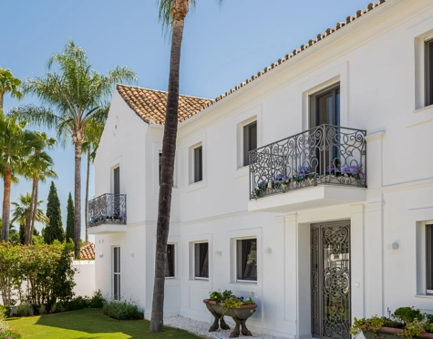 Villa for sale in La Cerquilla, Nueva Andalucia