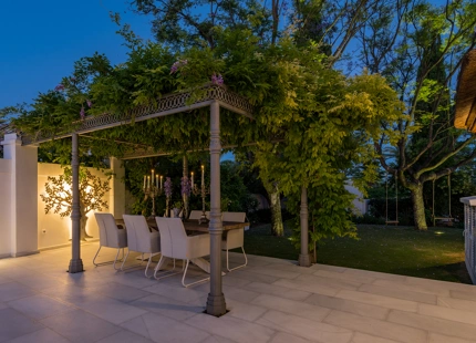 ELEGANTE VILLA CONTEMPORÁNEA CON ACCESO DIRECTO AL GOLF EN LA CERQUILLA