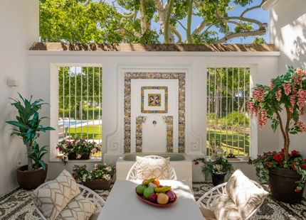 ELEGANTE VILLA CONTEMPORÁNEA CON ACCESO DIRECTO AL GOLF EN LA CERQUILLA