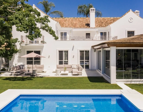 Villa for sale in La Cerquilla, Nueva Andalucia