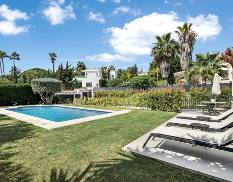 Villa en venta en Nueva Andalucia, Marbella