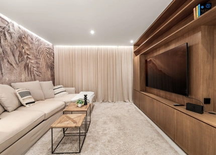 ELEGANTE VILLA DE 4 DORMITORIOS EN NUEVA ANDALUCÍA CON ESPECTACULARES ESPACIOS EXTERIORES