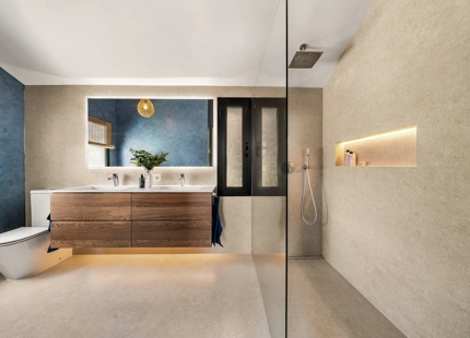 ELEGANTE VILLA DE 4 DORMITORIOS EN NUEVA ANDALUCÍA CON ESPECTACULARES ESPACIOS EXTERIORES