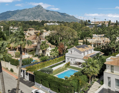 Villa en venta en Nueva Andalucia, Marbella