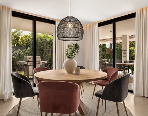 Villa en venta en Nueva Andalucia, Marbella