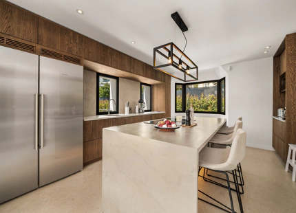 ELEGANTE VILLA DE 4 DORMITORIOS EN NUEVA ANDALUCÍA CON ESPECTACULARES ESPACIOS EXTERIORES