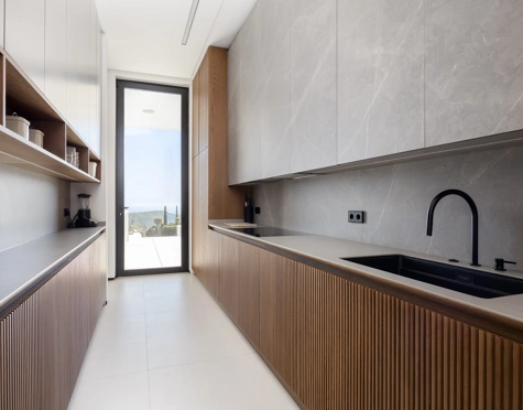 Villa for sale in El Madroñal, Benahavis