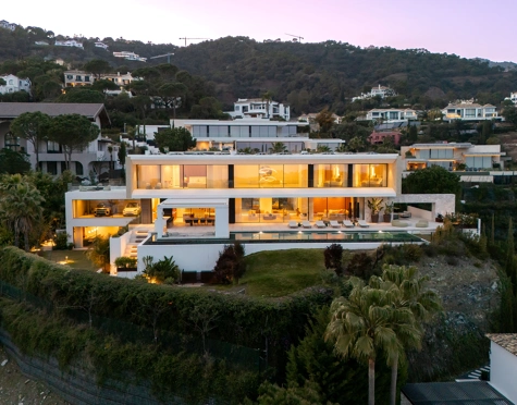 Villa for sale in El Madroñal, Benahavis
