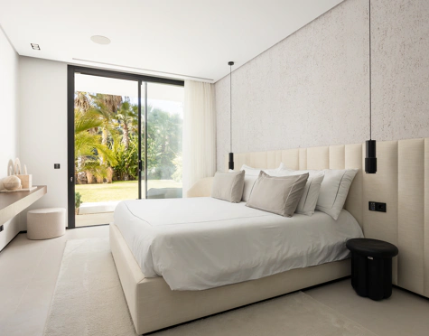Villa for sale in El Madroñal, Benahavis