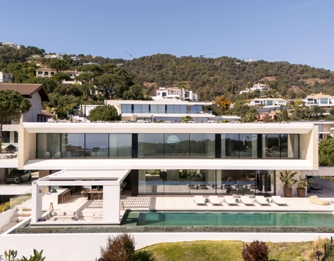 Villa for sale in El Madroñal, Benahavis