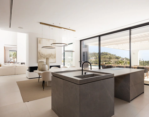 Villa for sale in El Madroñal, Benahavis