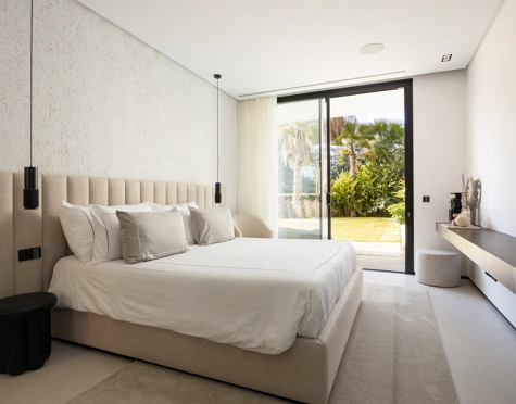 Villa for sale in El Madroñal, Benahavis