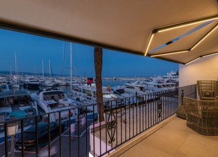 LUJOSO APARTAMENTO EN PRIMERA LÍNEA DE MARINA CON VISTAS IMPRESIONANTES EN PUERTO BANÚS