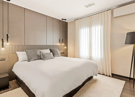 LUJOSO APARTAMENTO EN PRIMERA LÍNEA DE MARINA CON VISTAS IMPRESIONANTES EN PUERTO BANÚS