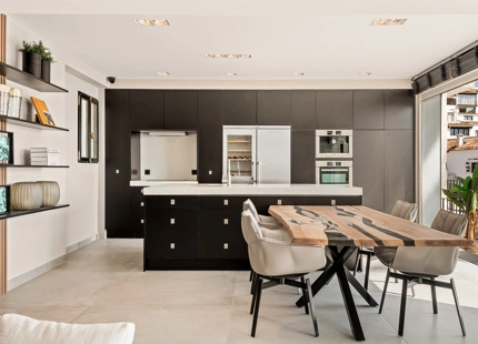 LUJOSO APARTAMENTO EN PRIMERA LÍNEA DE MARINA CON VISTAS IMPRESIONANTES EN PUERTO BANÚS