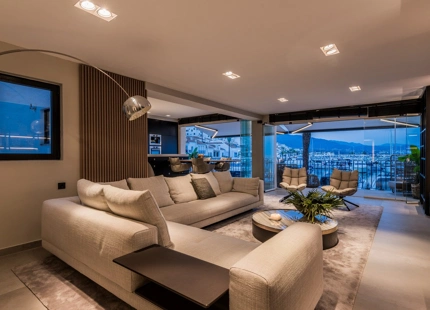 LUJOSO APARTAMENTO EN PRIMERA LÍNEA DE MARINA CON VISTAS IMPRESIONANTES EN PUERTO BANÚS
