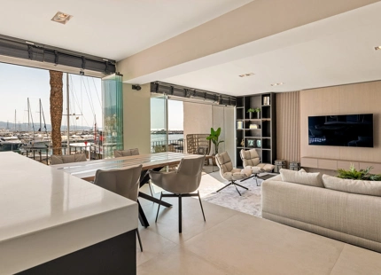 LUJOSO APARTAMENTO EN PRIMERA LÍNEA DE MARINA CON VISTAS IMPRESIONANTES EN PUERTO BANÚS