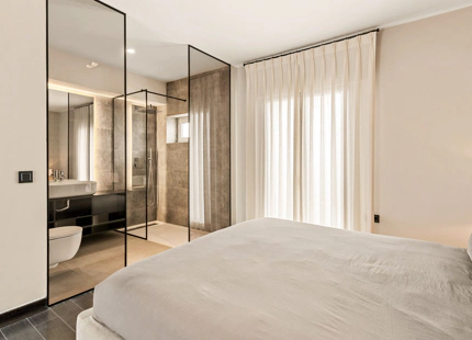 LUJOSO APARTAMENTO EN PRIMERA LÍNEA DE MARINA CON VISTAS IMPRESIONANTES EN PUERTO BANÚS