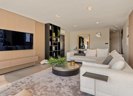 LUJOSO APARTAMENTO EN PRIMERA LÍNEA DE MARINA CON VISTAS IMPRESIONANTES EN PUERTO BANÚS